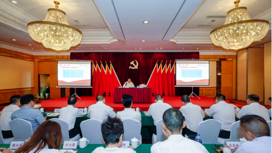 尊龙集团任丁书记带头讲授“不忘初心、牢记使命”主题教育专题党课