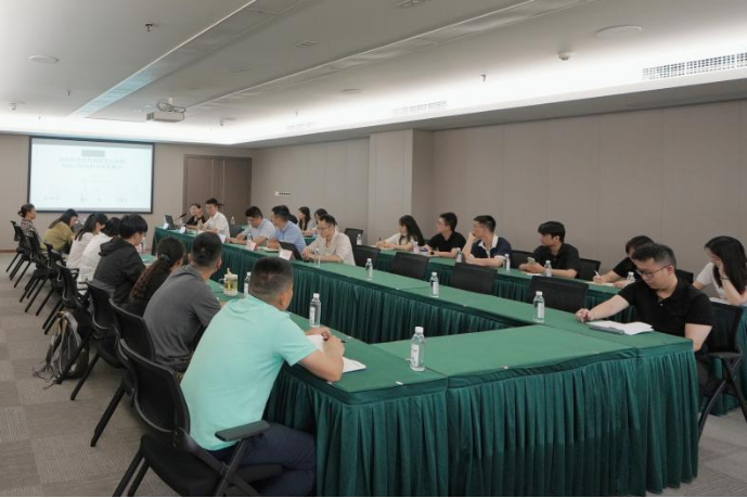 省尊龙集团举办战略投资专题培训